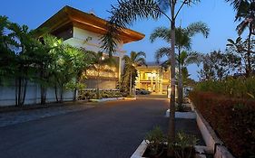Eloor Tourist Home